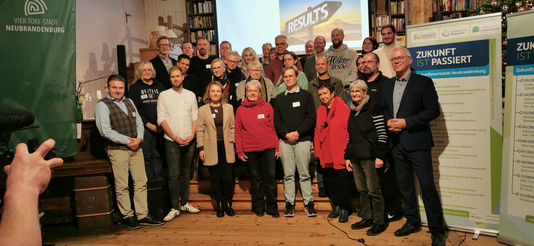 1000266021 Gruppenfoto von der 4. Neubrandenburger Zukunftswerkstatt